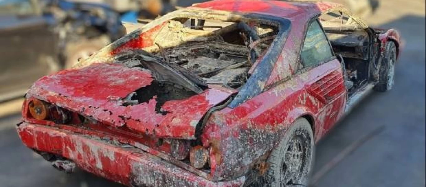 Ολλανδία: Ferrari βρέθηκε στον πυθμένα ποταμού - Είχε κλαπεί πριν από 26 χρόνια (φώτο)